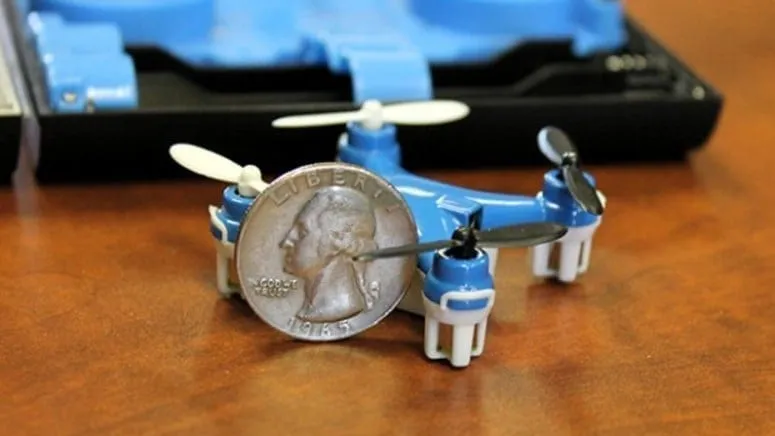 Menor drone do mundo está saindo do forno.
